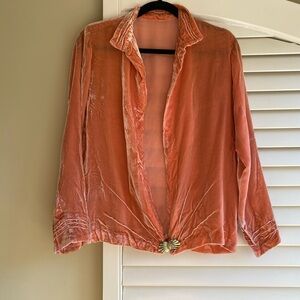 1920s vintage pink silk velvet jacket with gold deco clasp